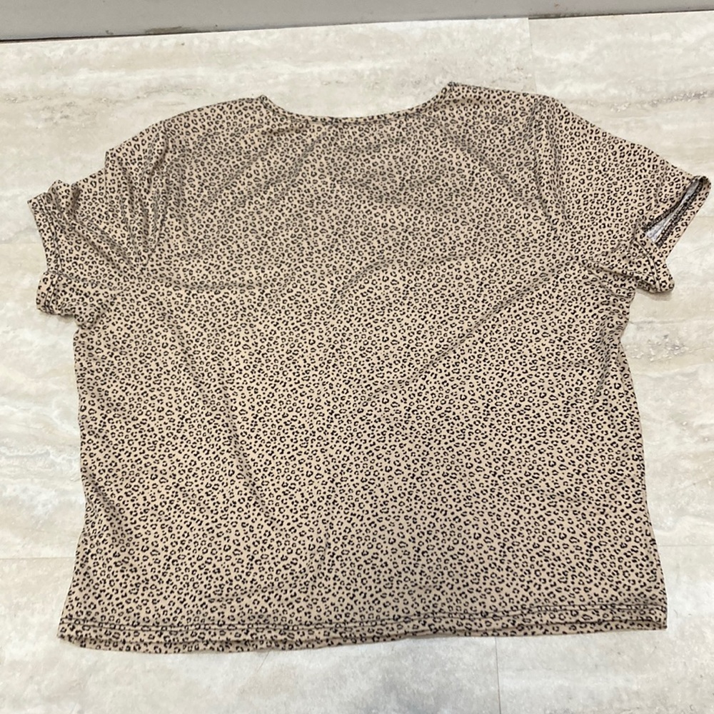Gaze tan with leopard spots short sleeve top